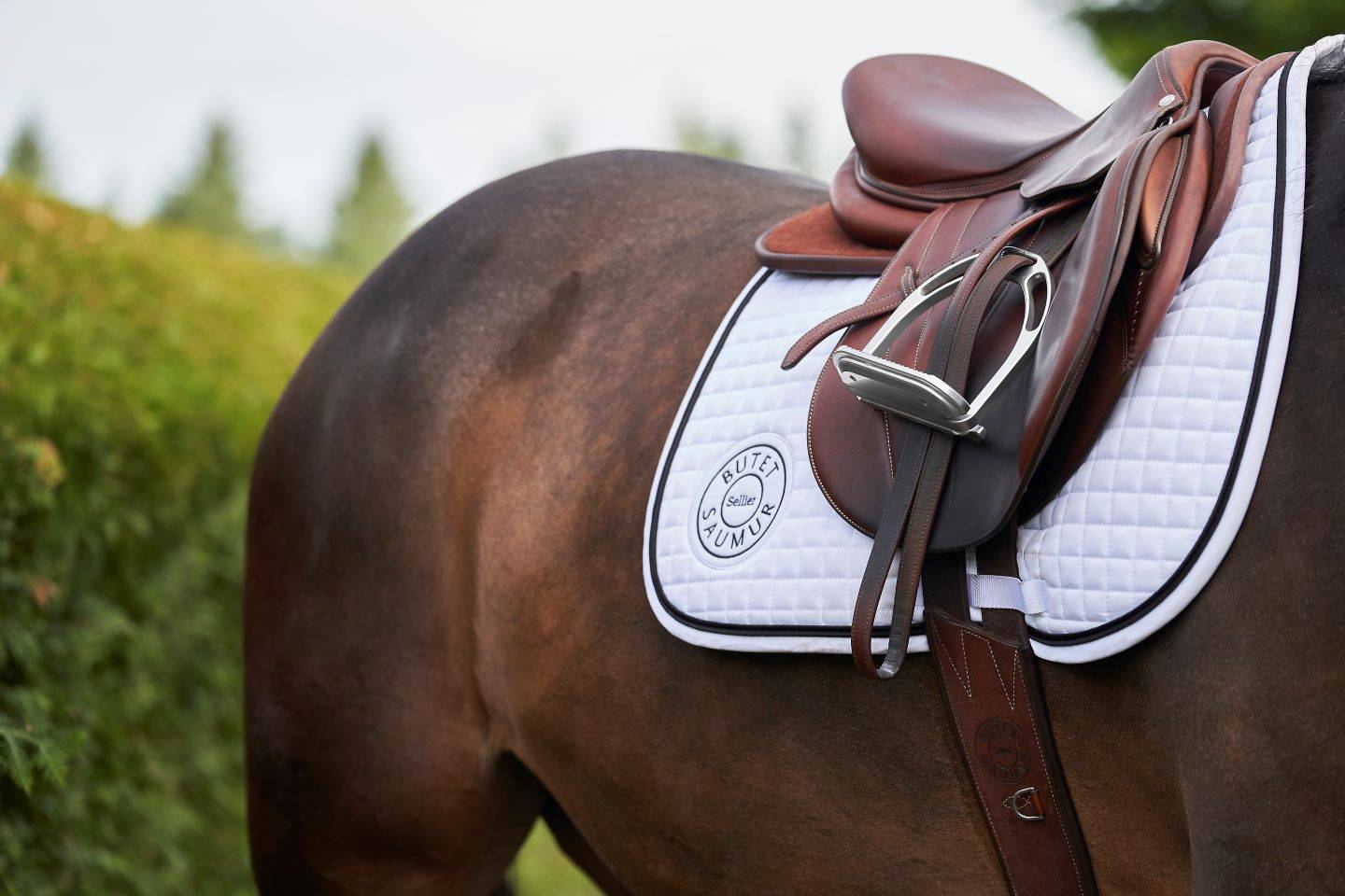 how to tack up a horse english