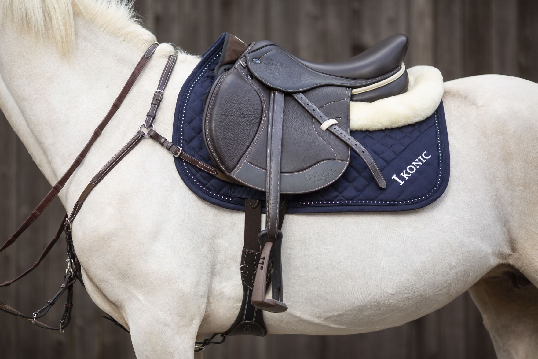 how to tack up a horse western for beginners